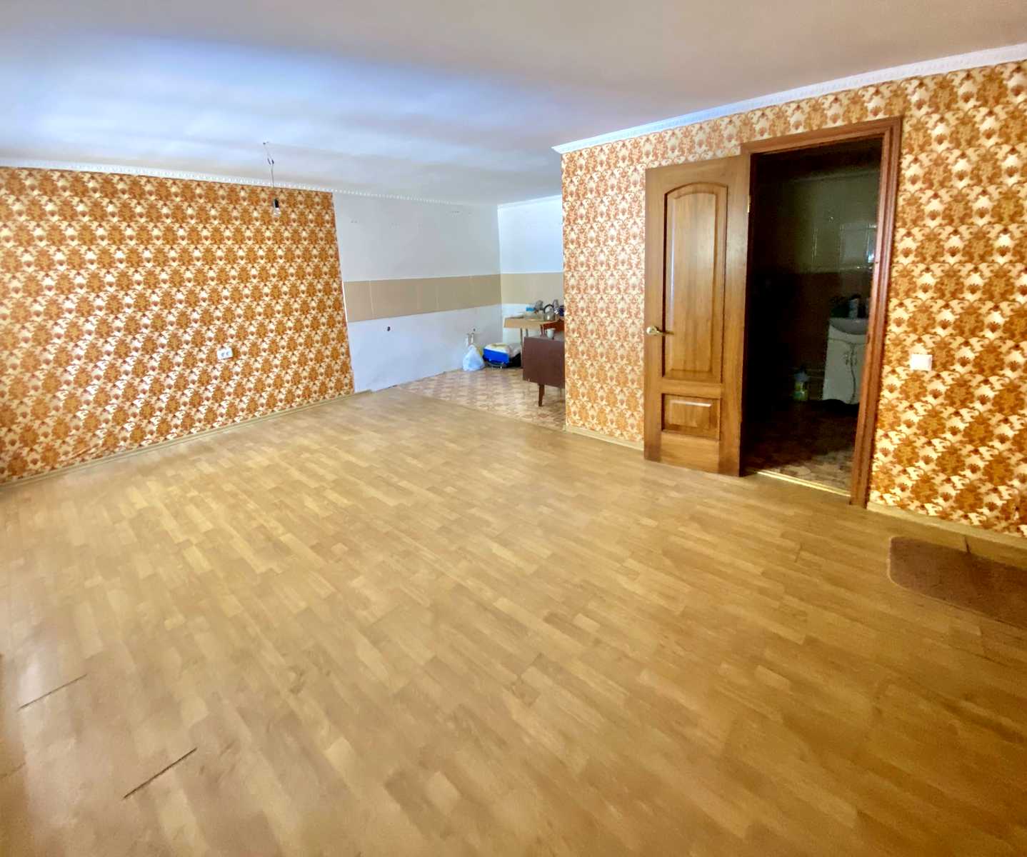 1872964107838799