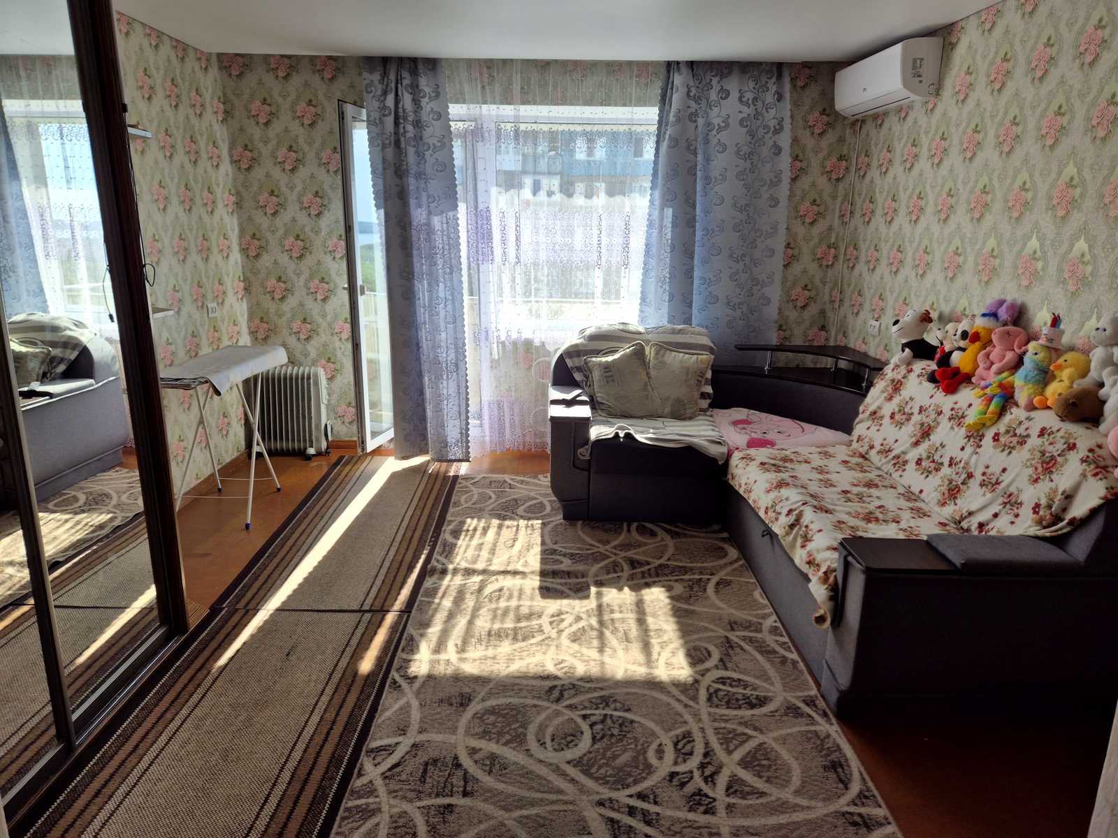 1872978761328943