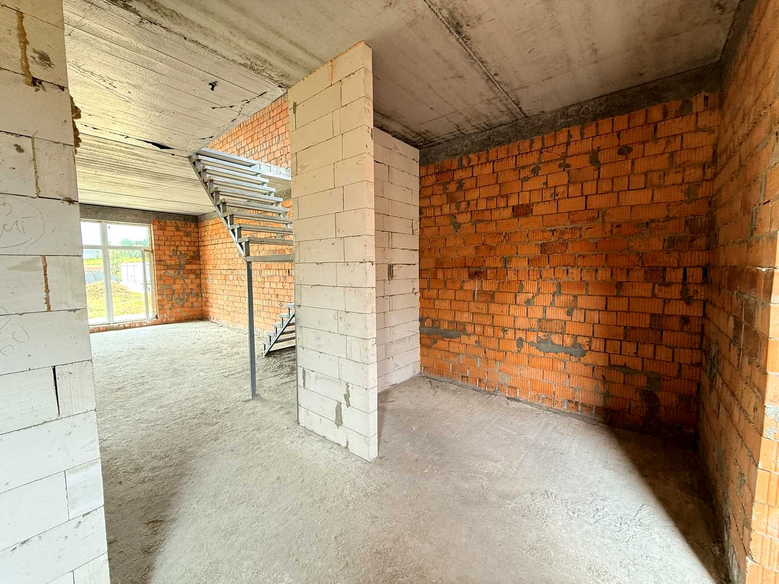 1872979247044307