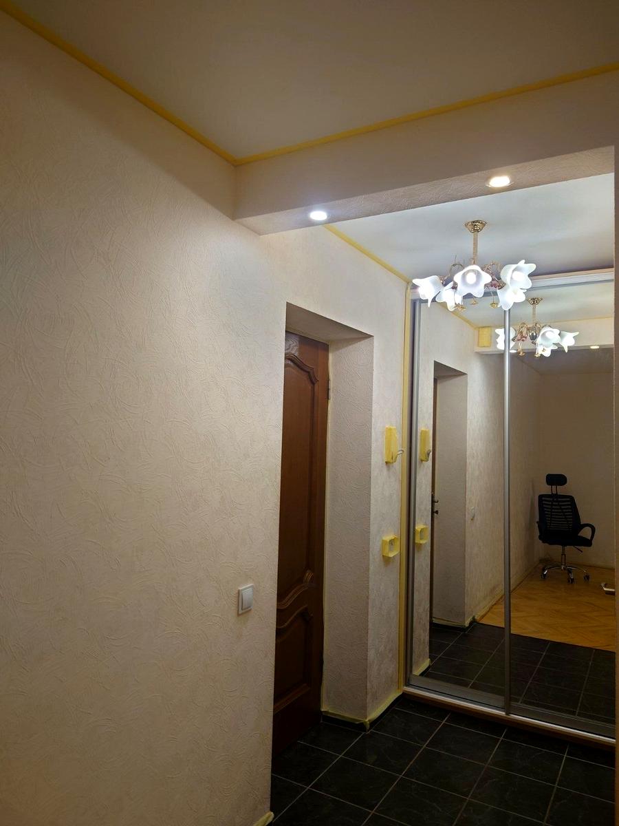 1872987536466529