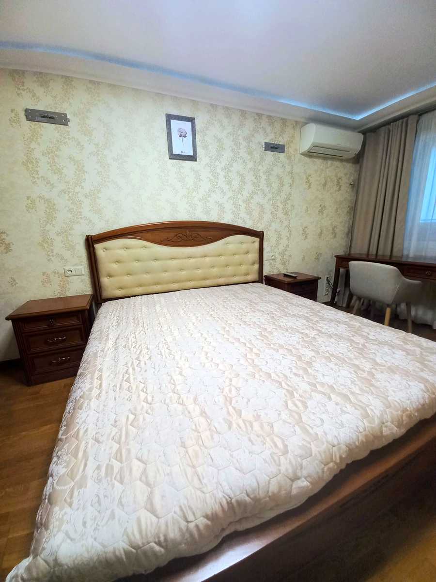 1873033080703081