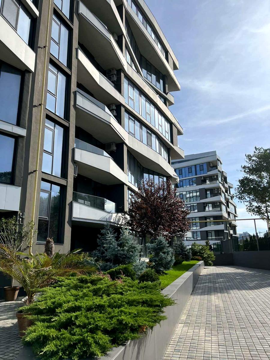 1873033292870196