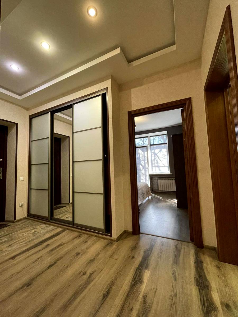 1873044896678931