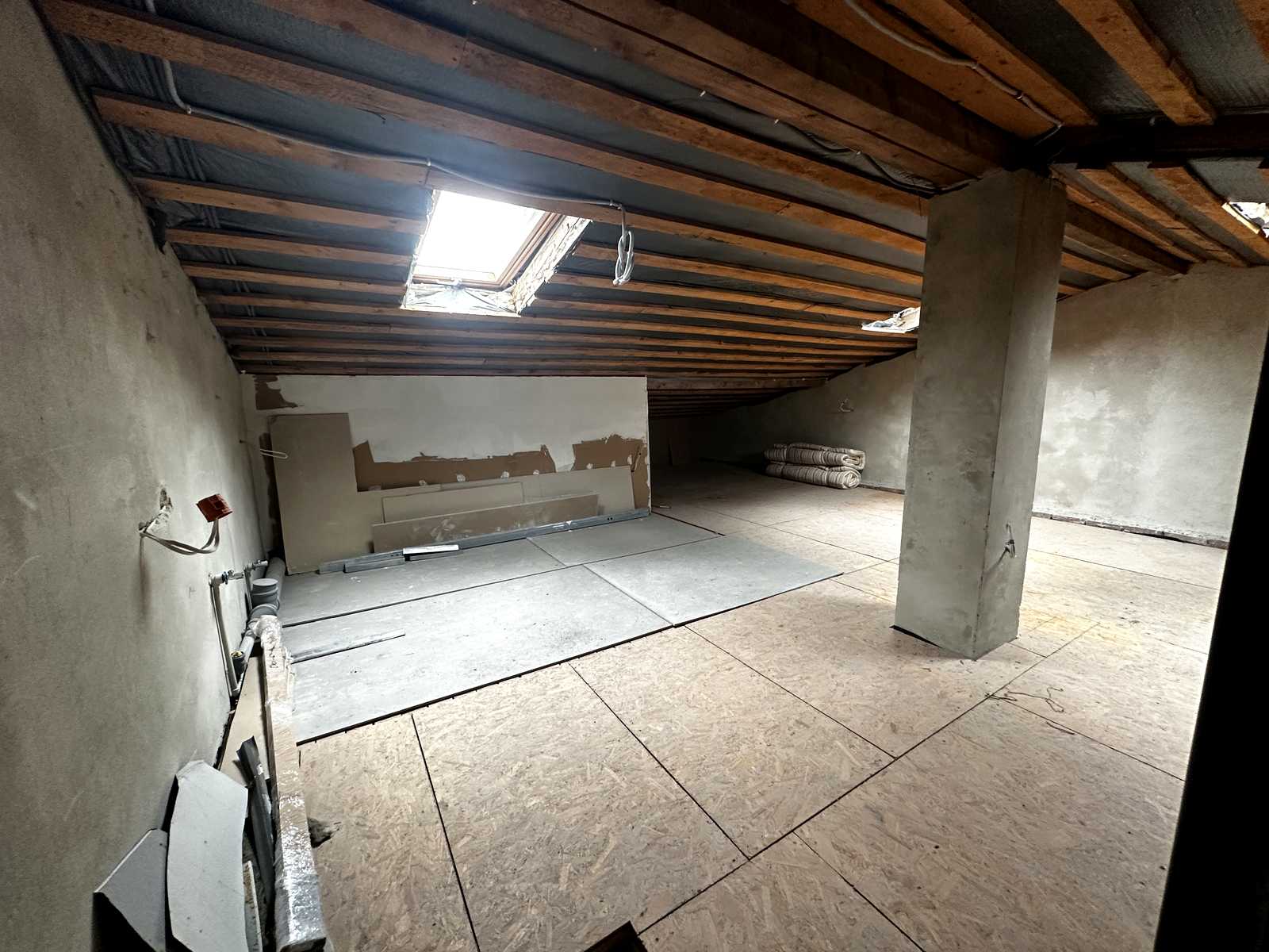 1873118636058012