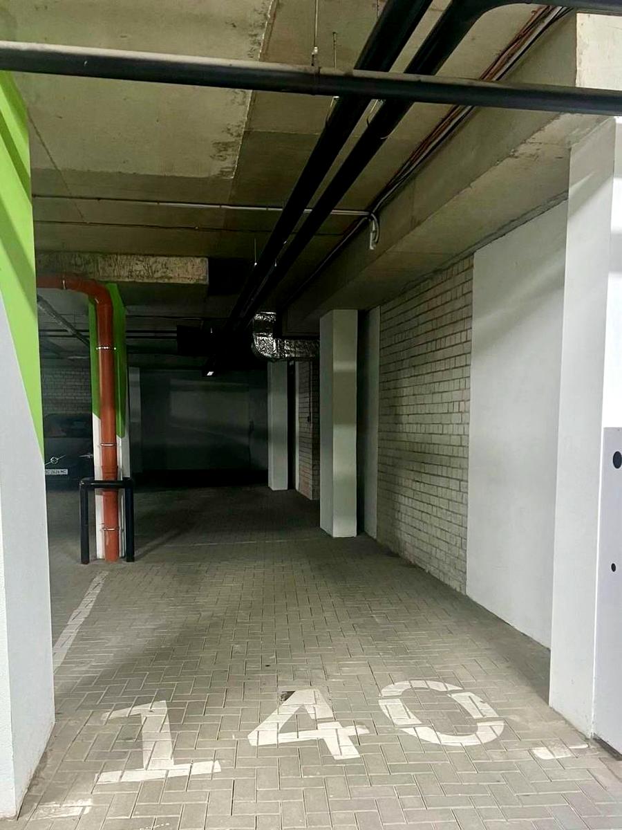 1873131862761375
