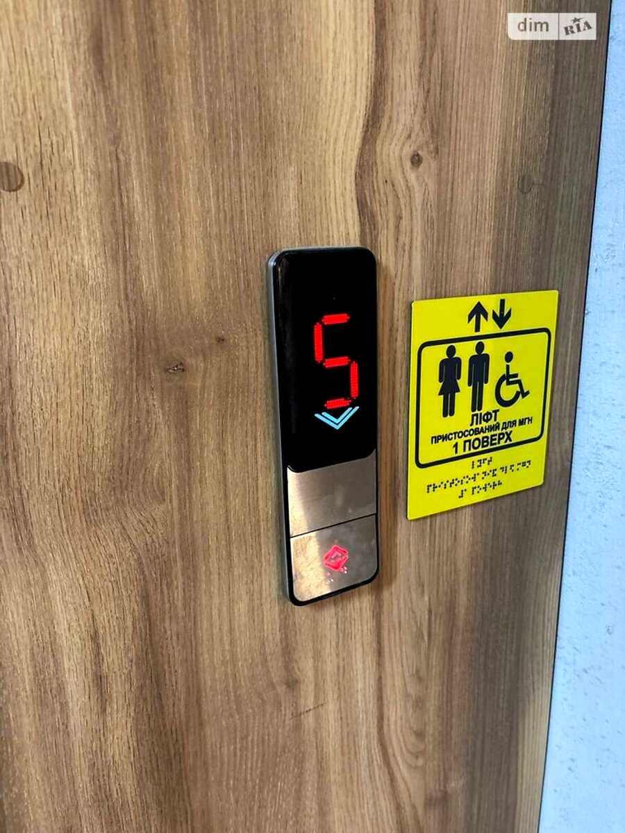1873138610111818