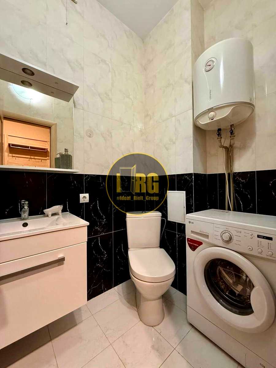 1873156437204804