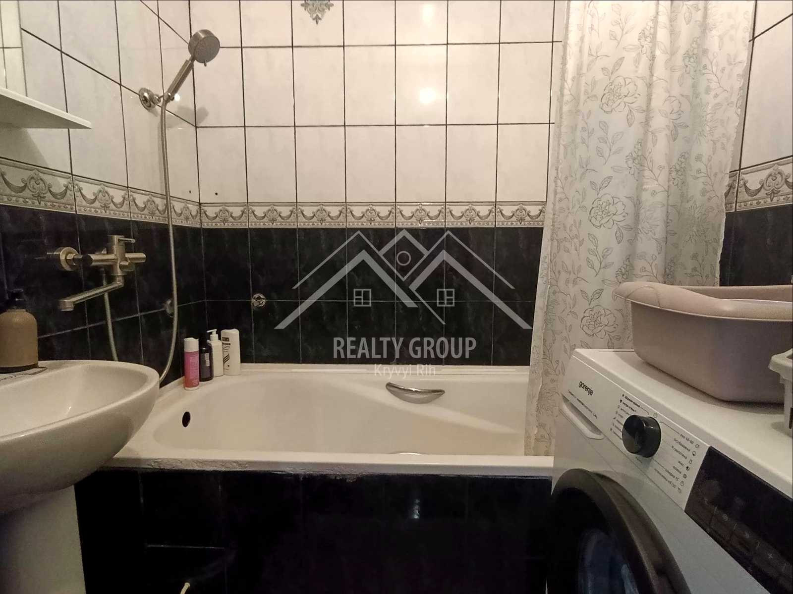 1873219583236215