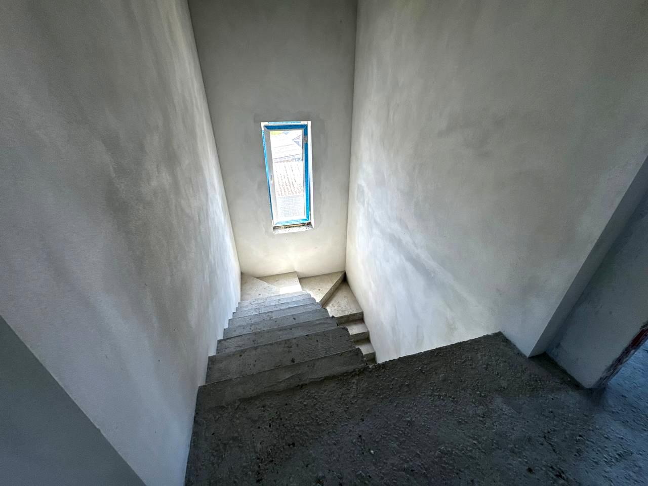 1873223527689304