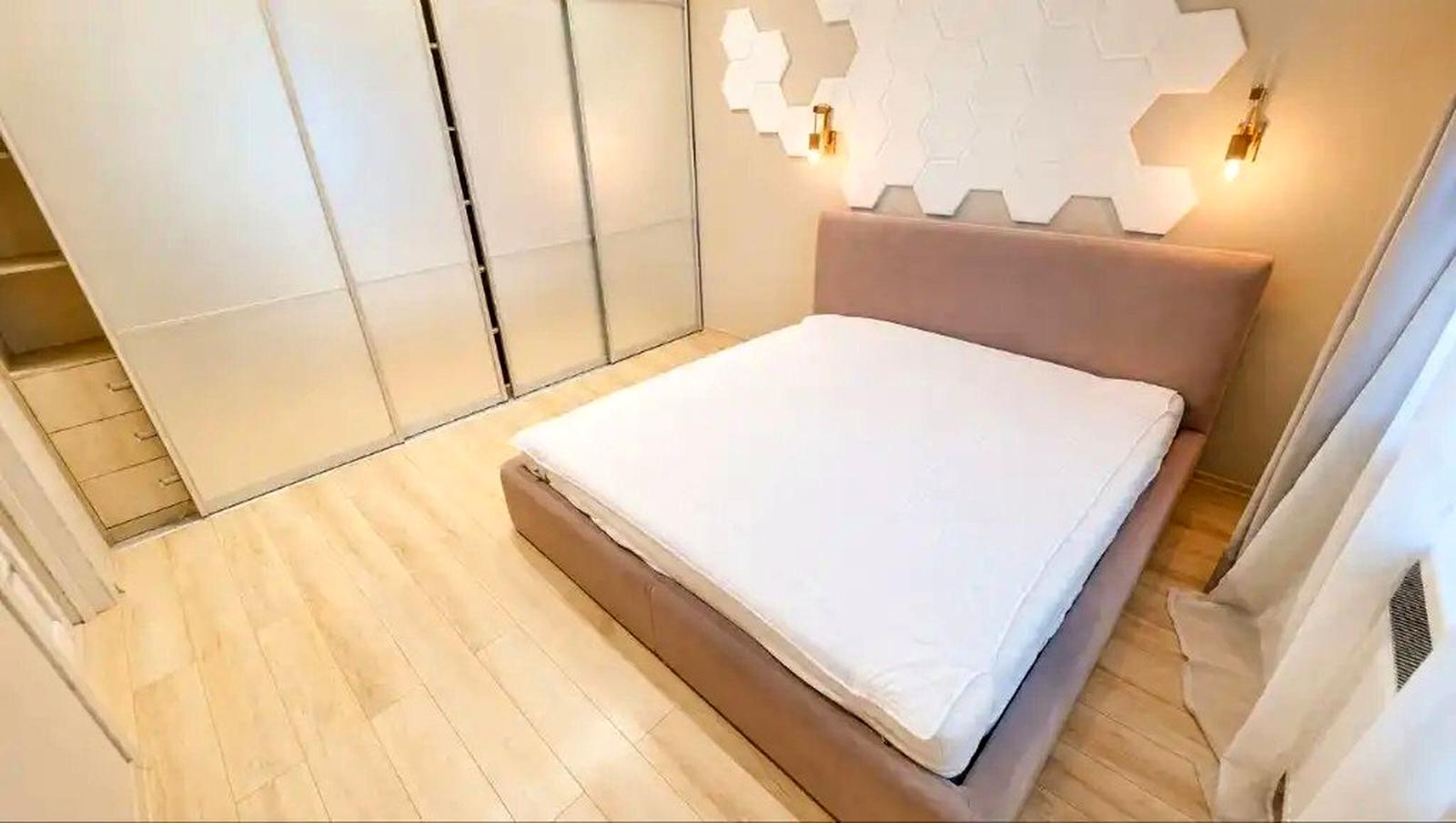 1873250449760445