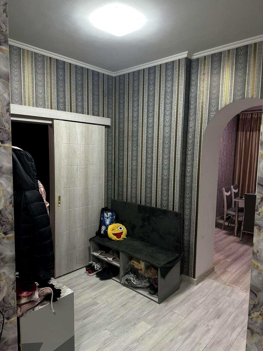 1873301084037328