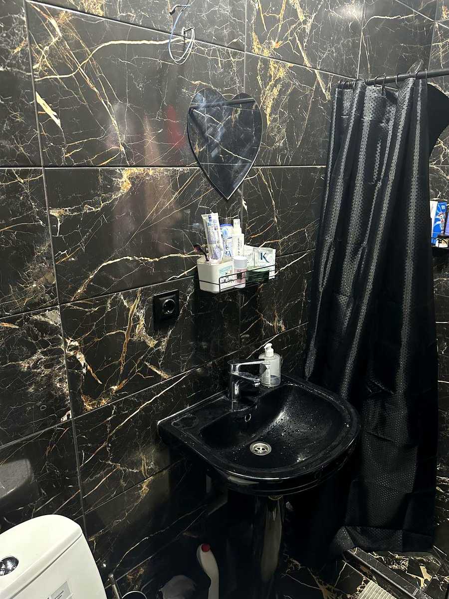 1873301084670756
