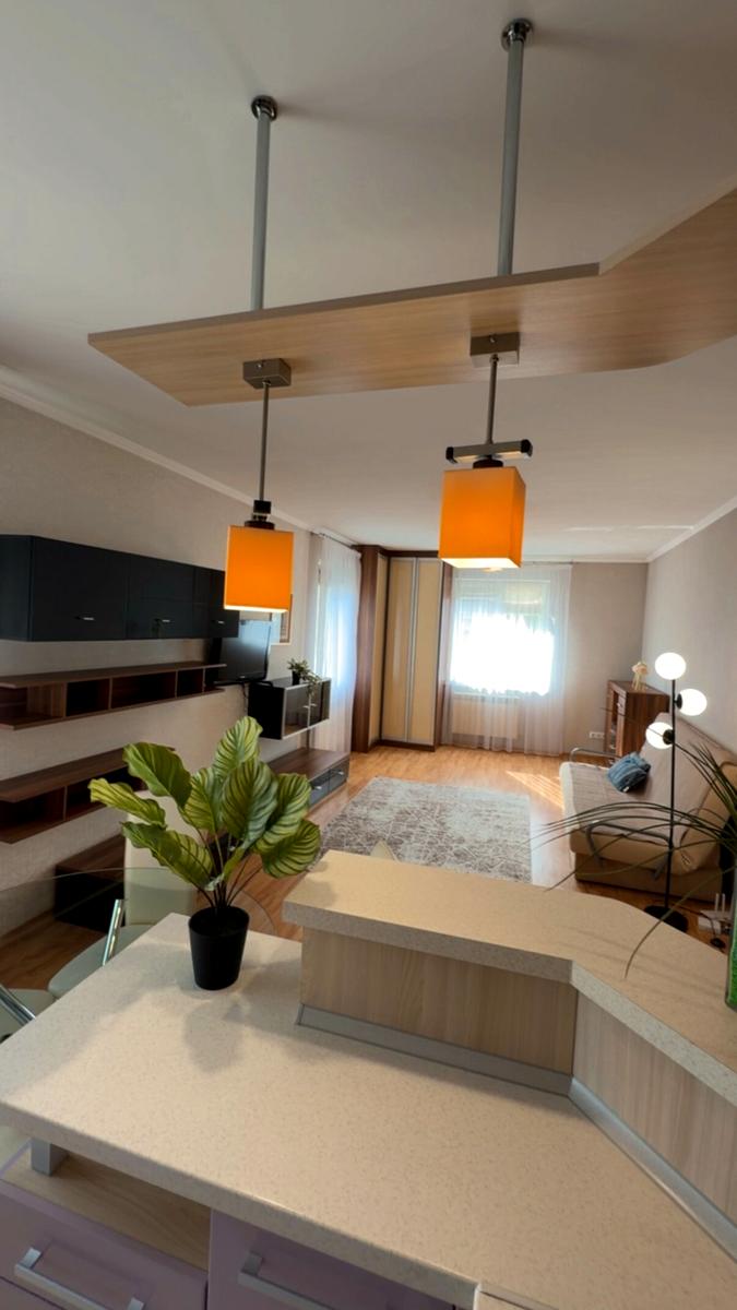 1873303638737075