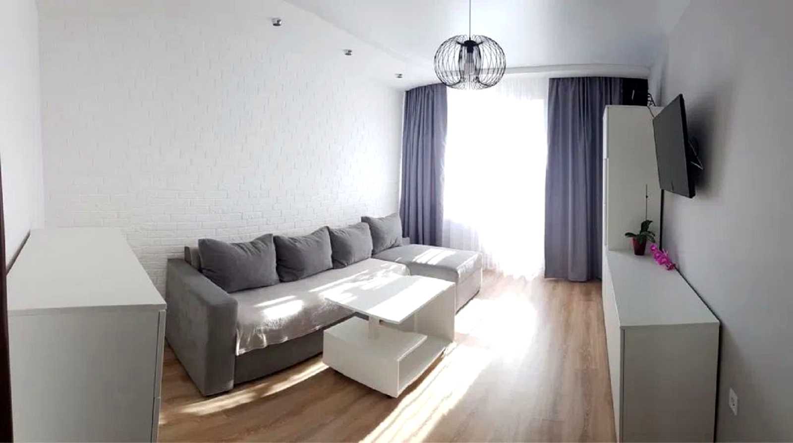 1873307736590867