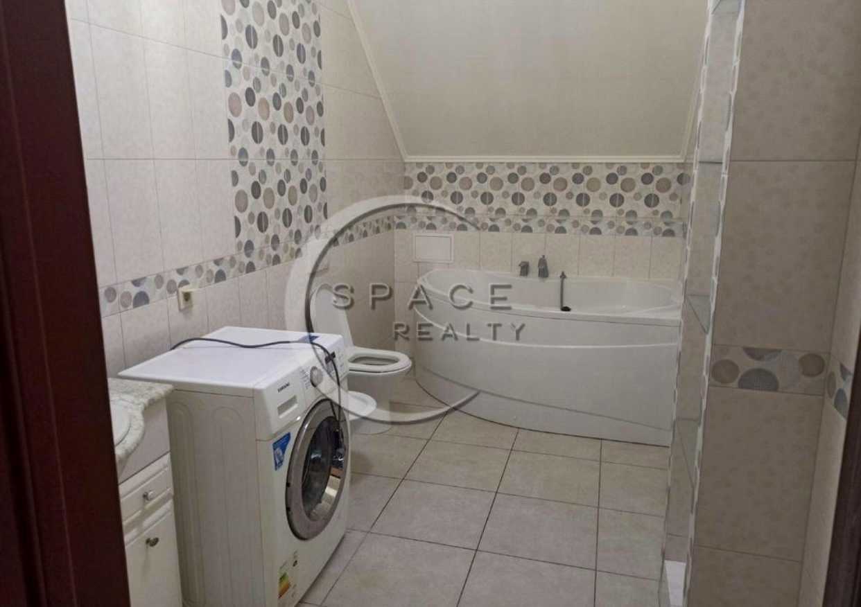 1873324075256559