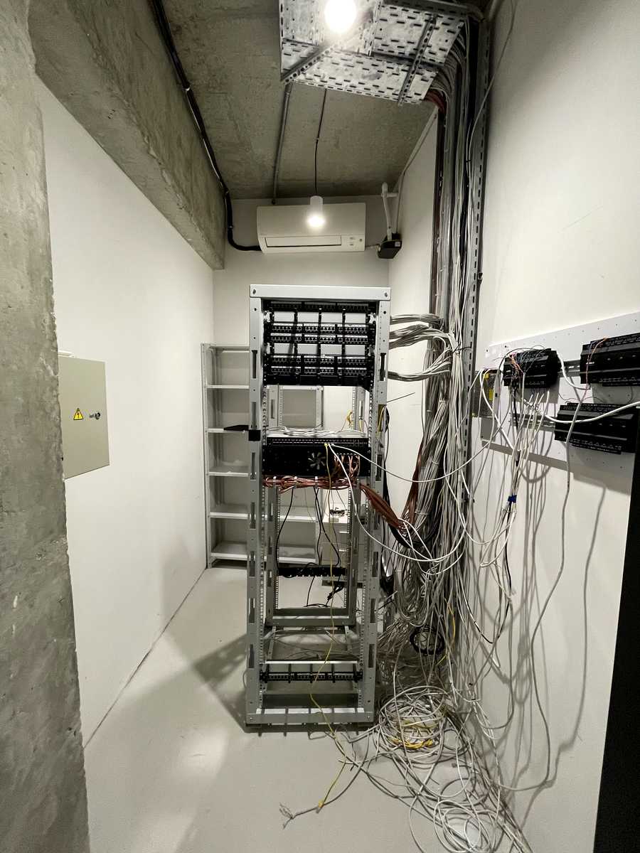 1873325041353269