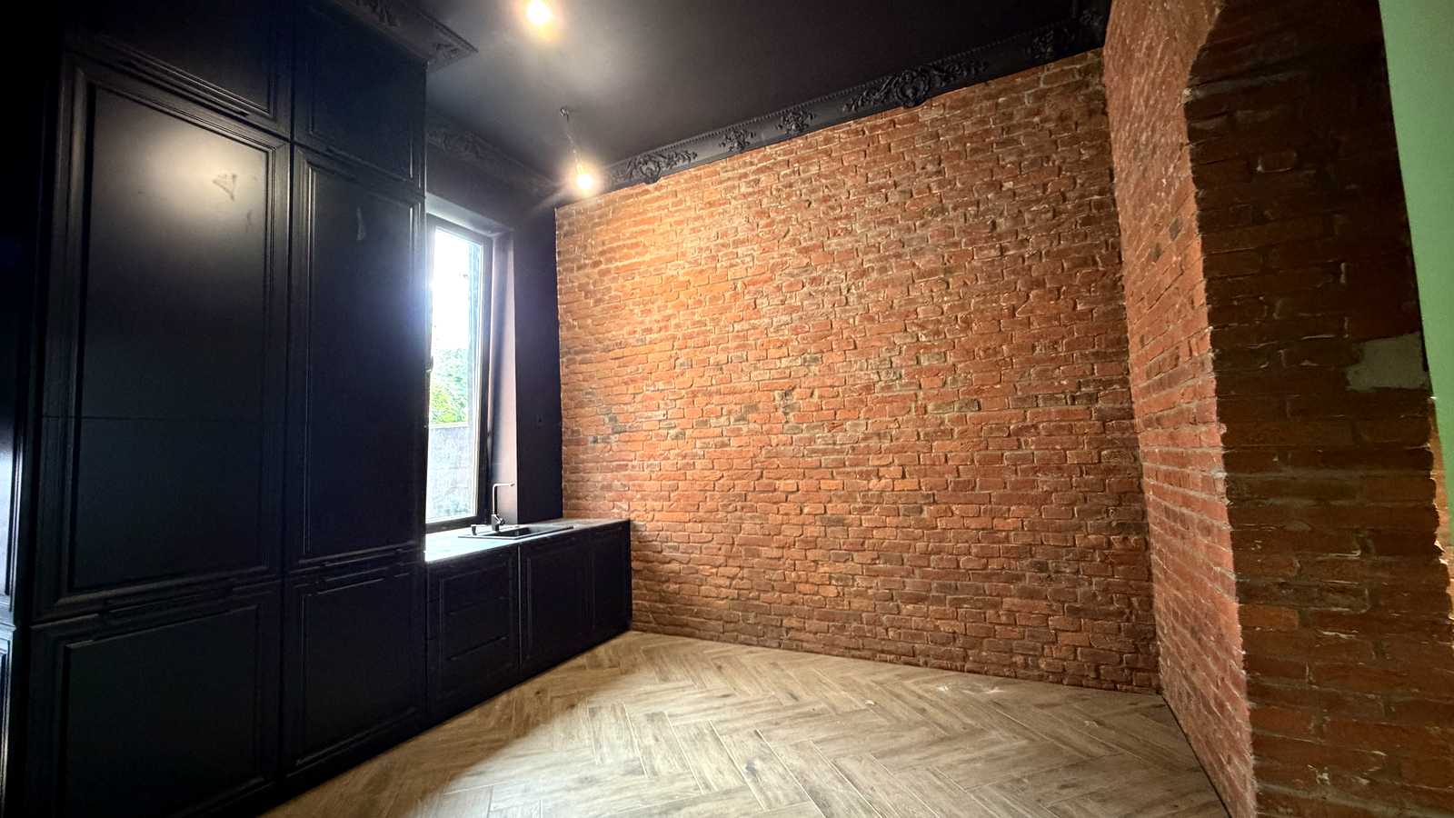 1873333250880370
