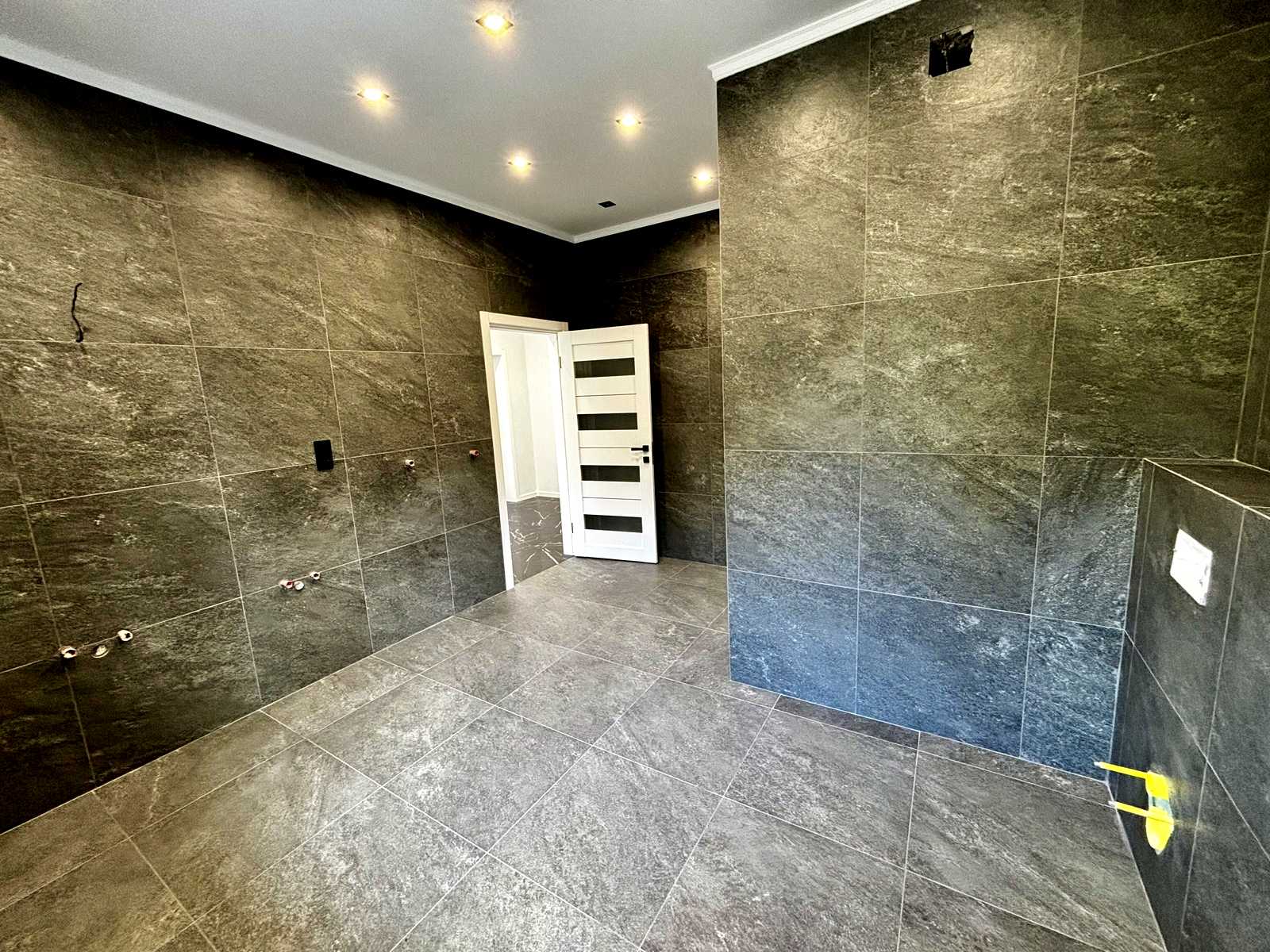 1873355879848160