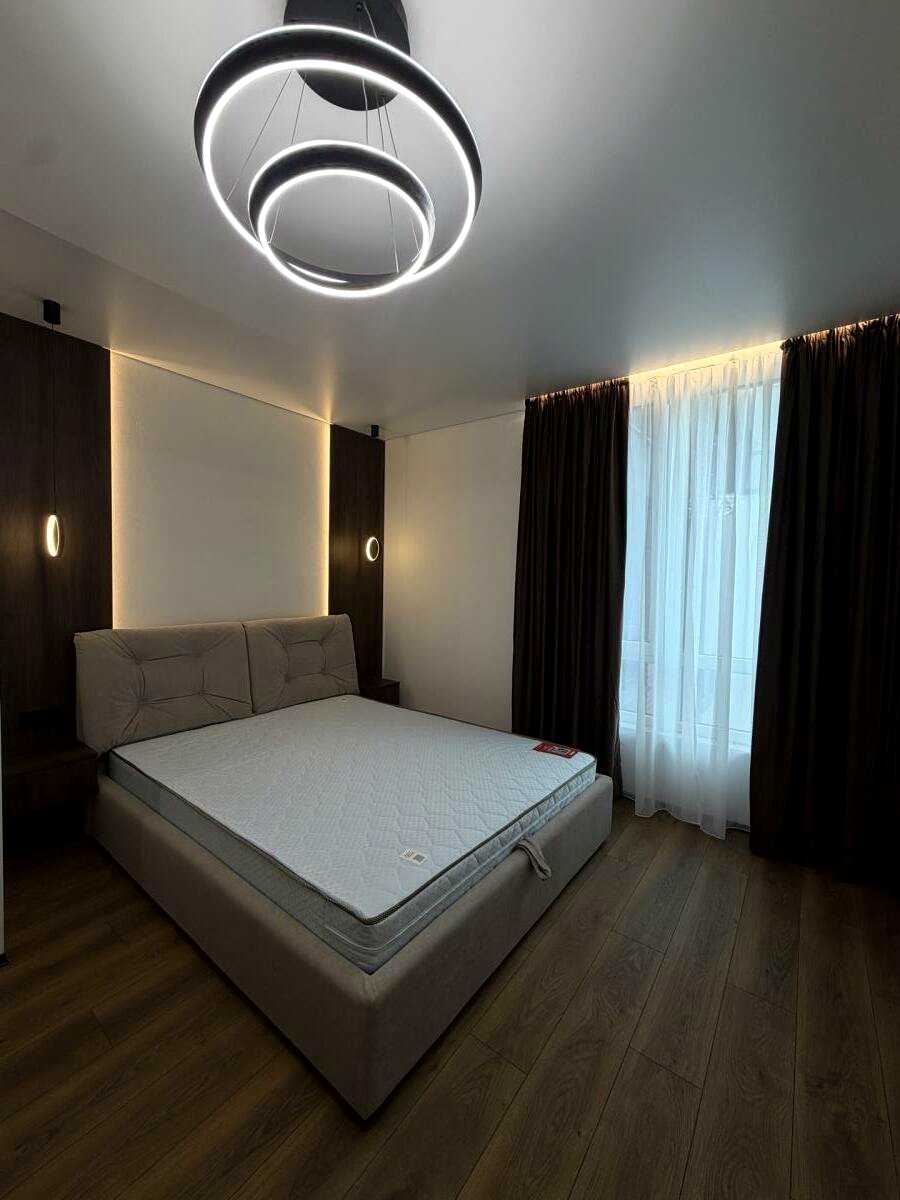 1873382894553085