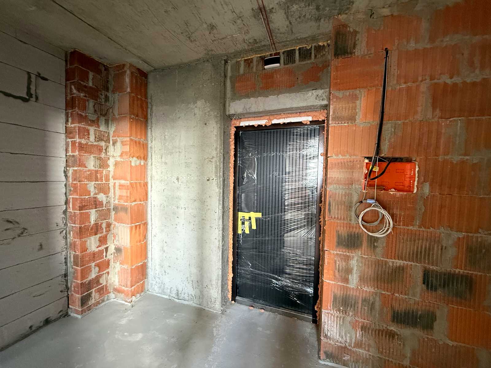 1873390373847275