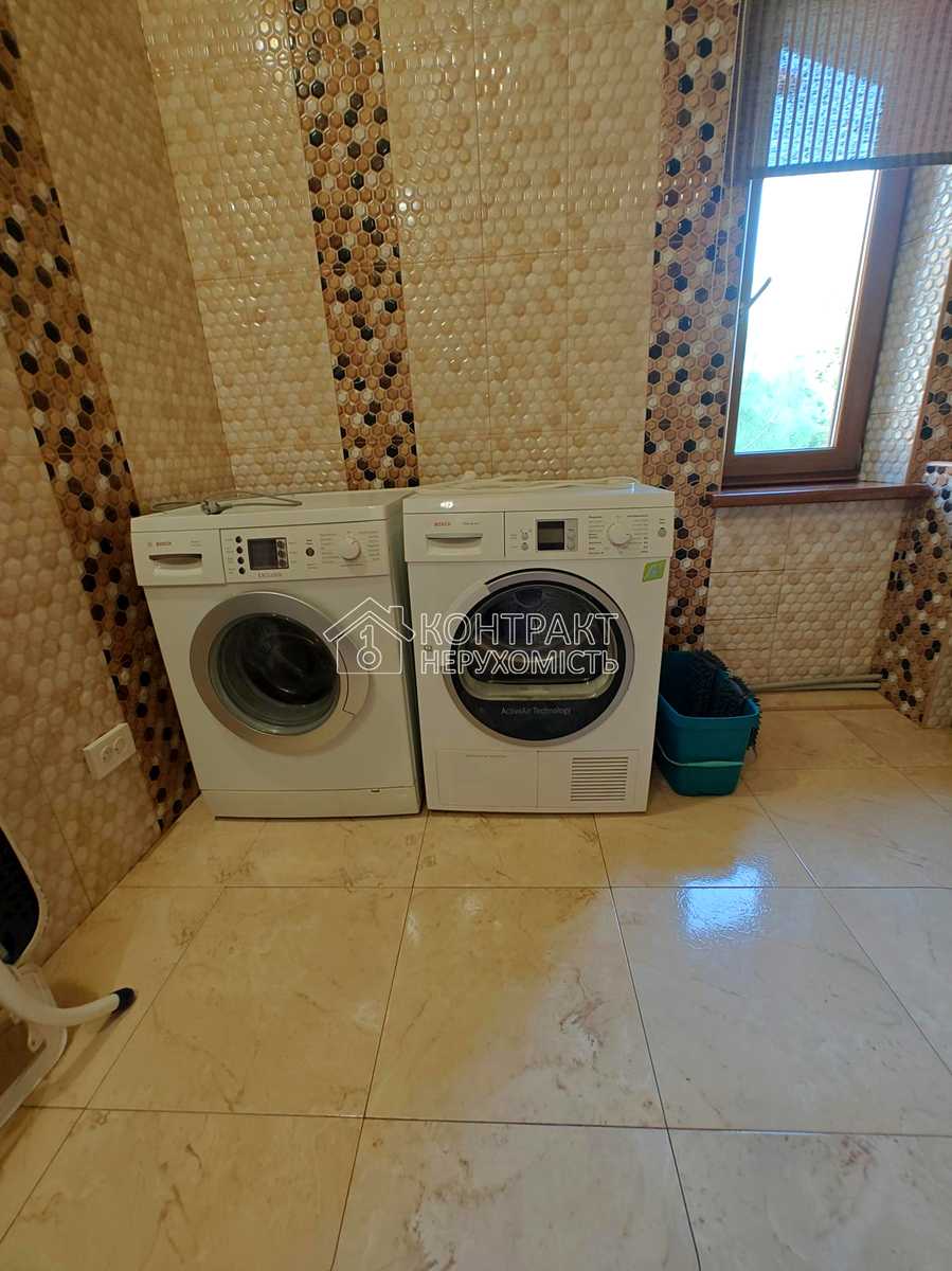 1873397971025972