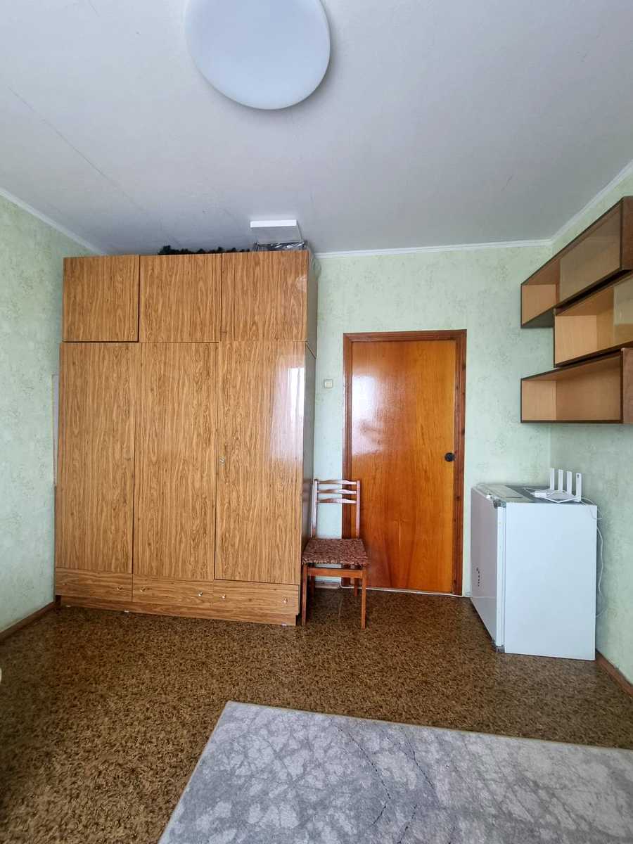 1873418733965296