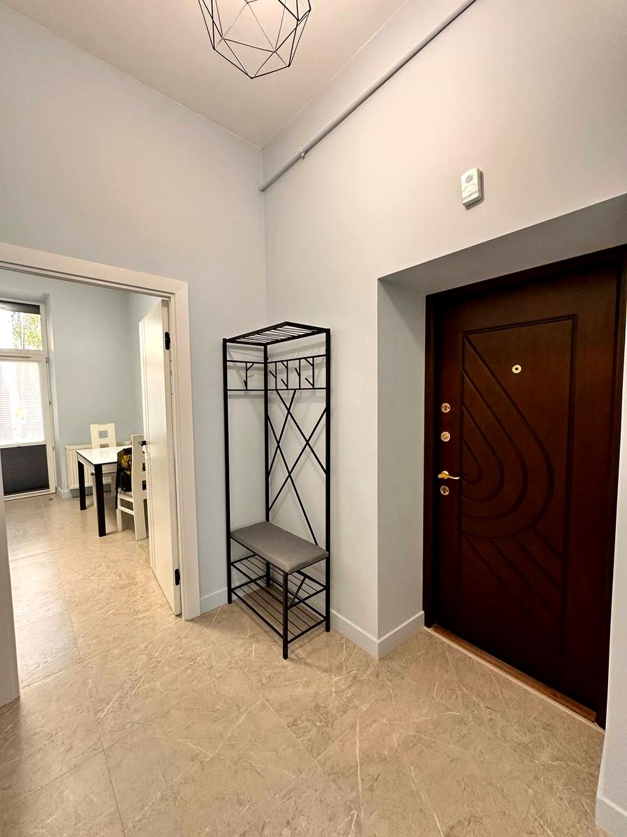1873424121202309
