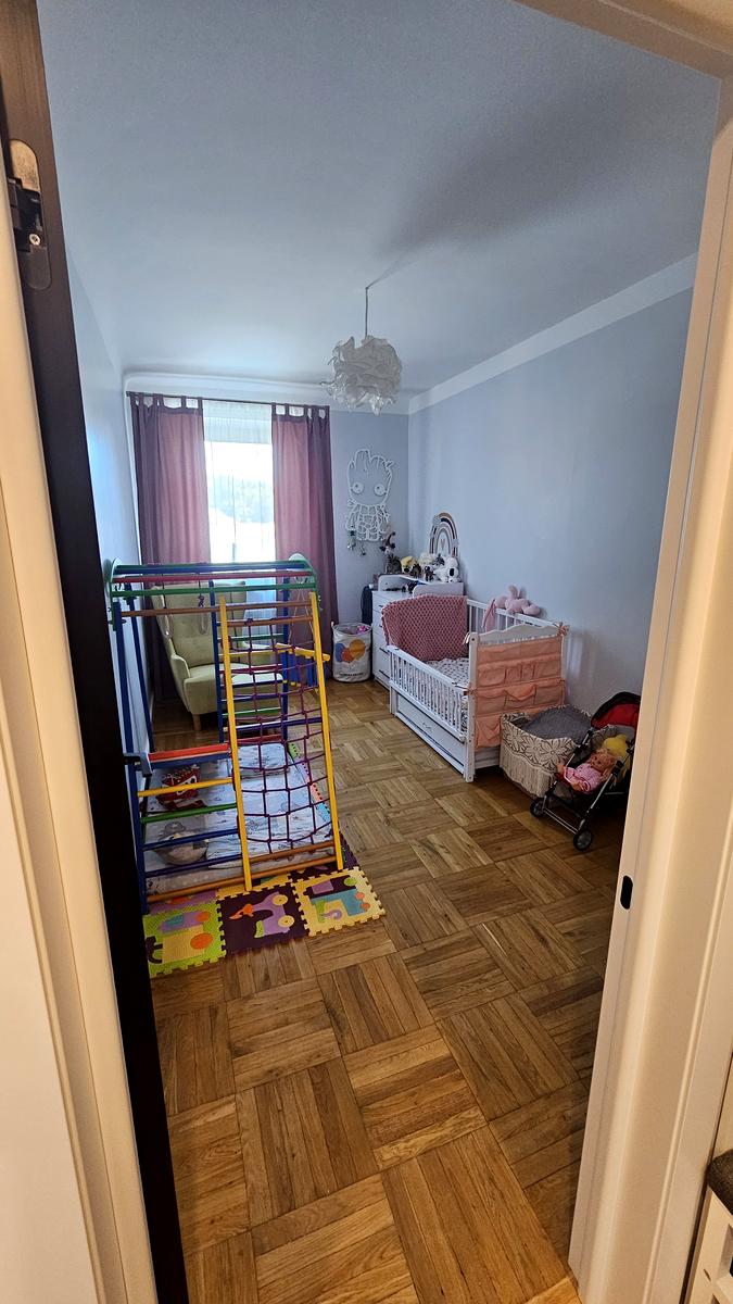 1873497381001048