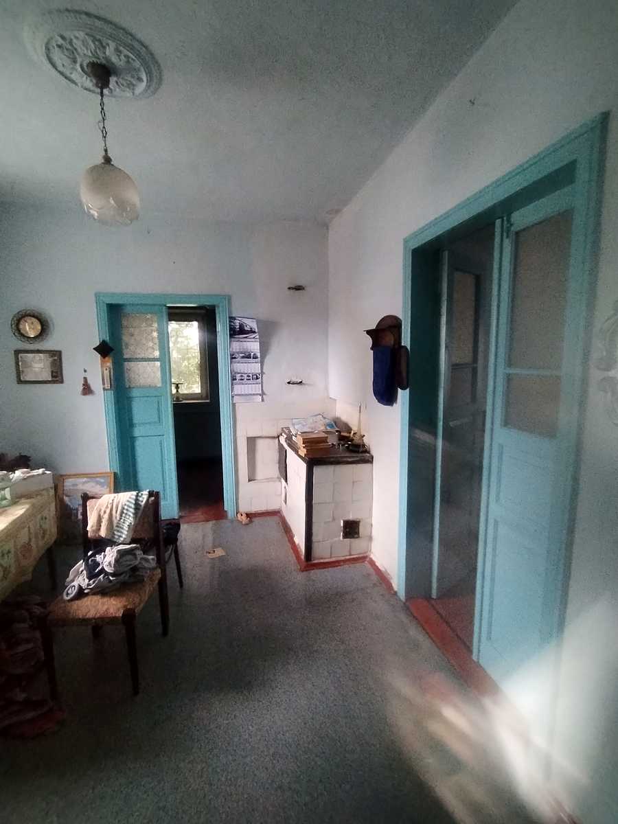 1873499821424837