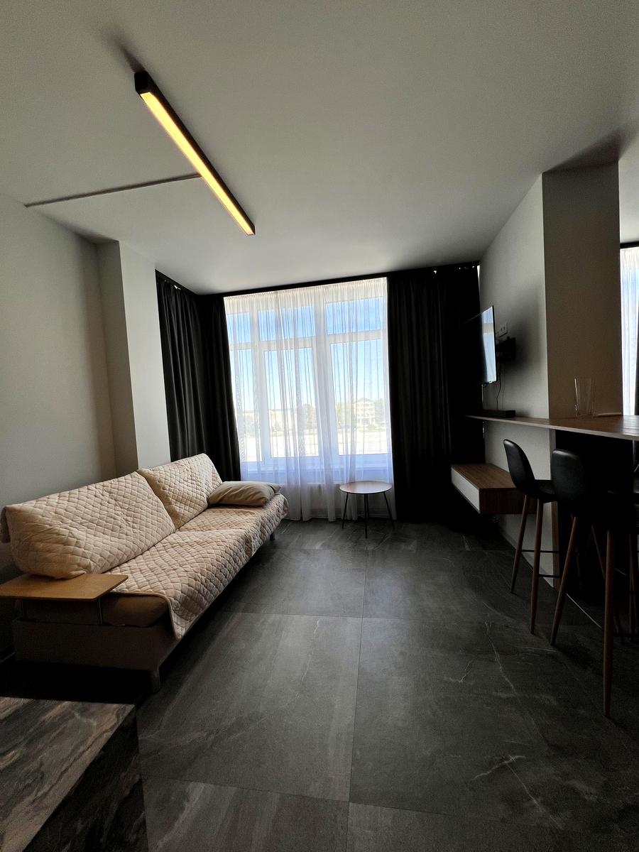1873501761043356