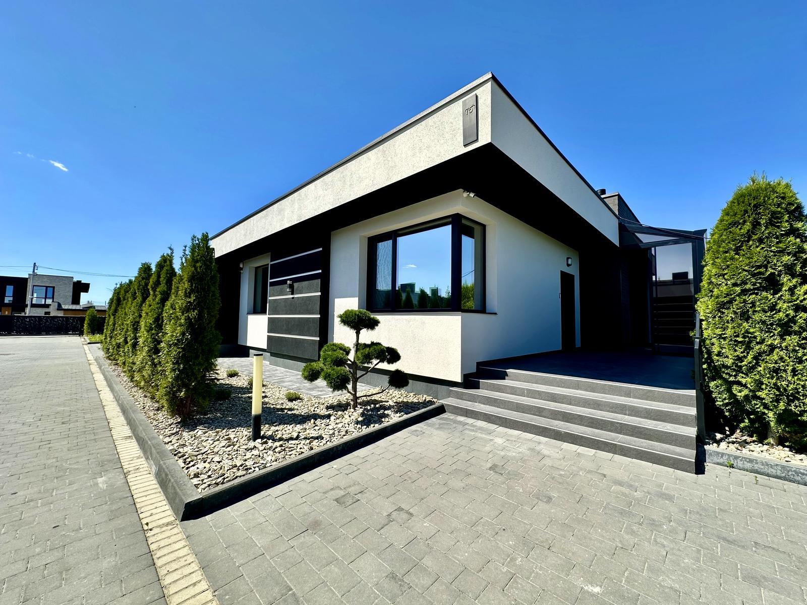 1873574444857859