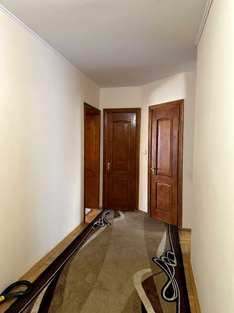 1873576557593938