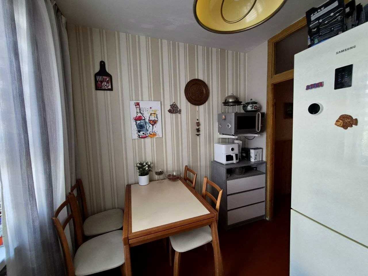 1873679349756242
