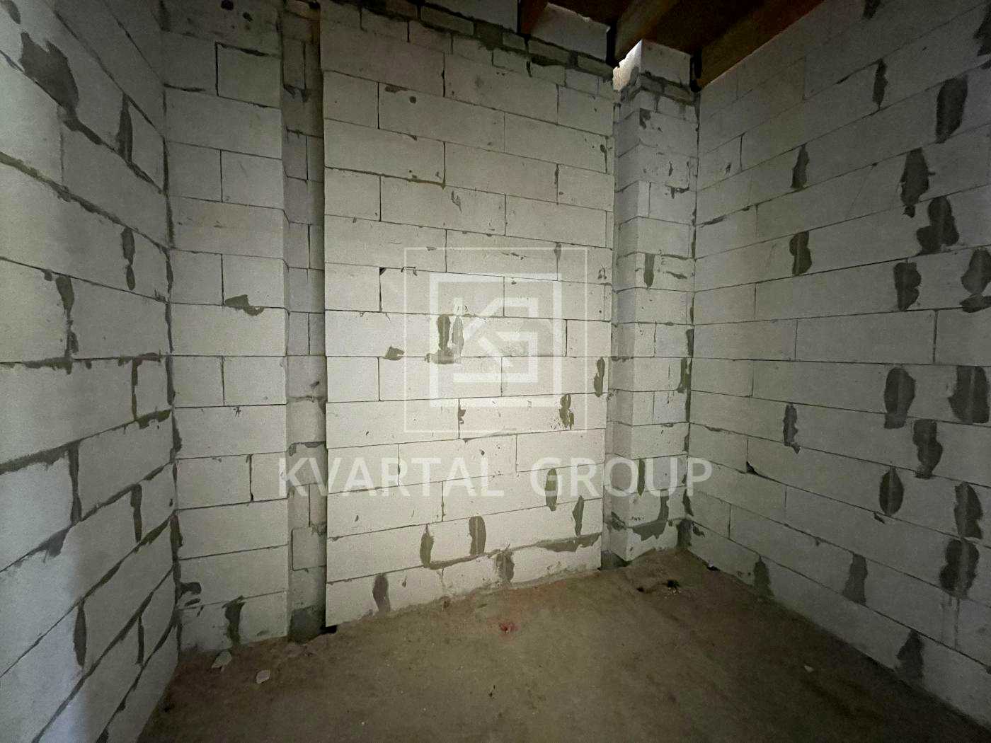 1873679904281668