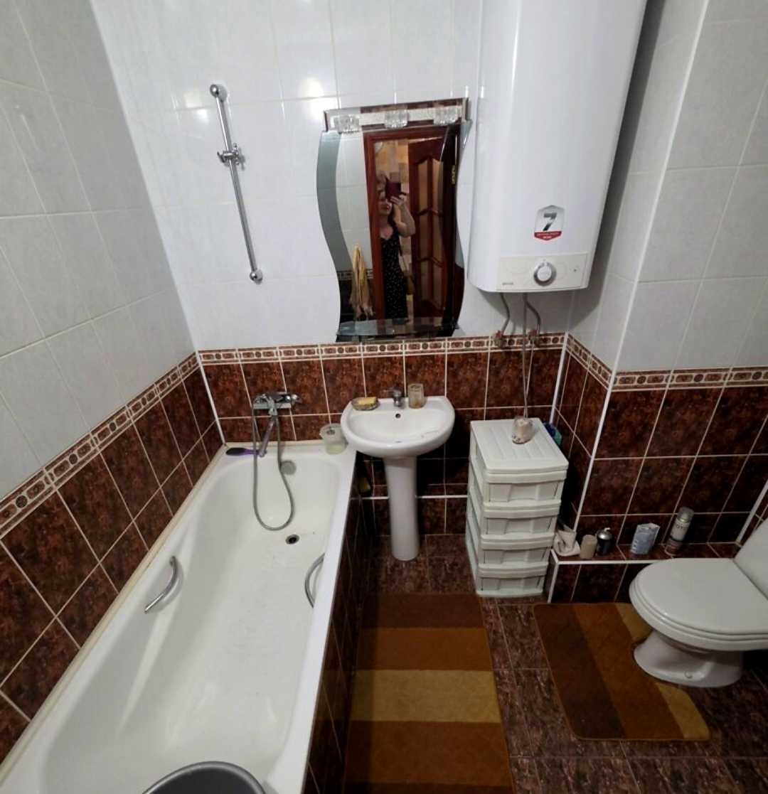 1873685045679496