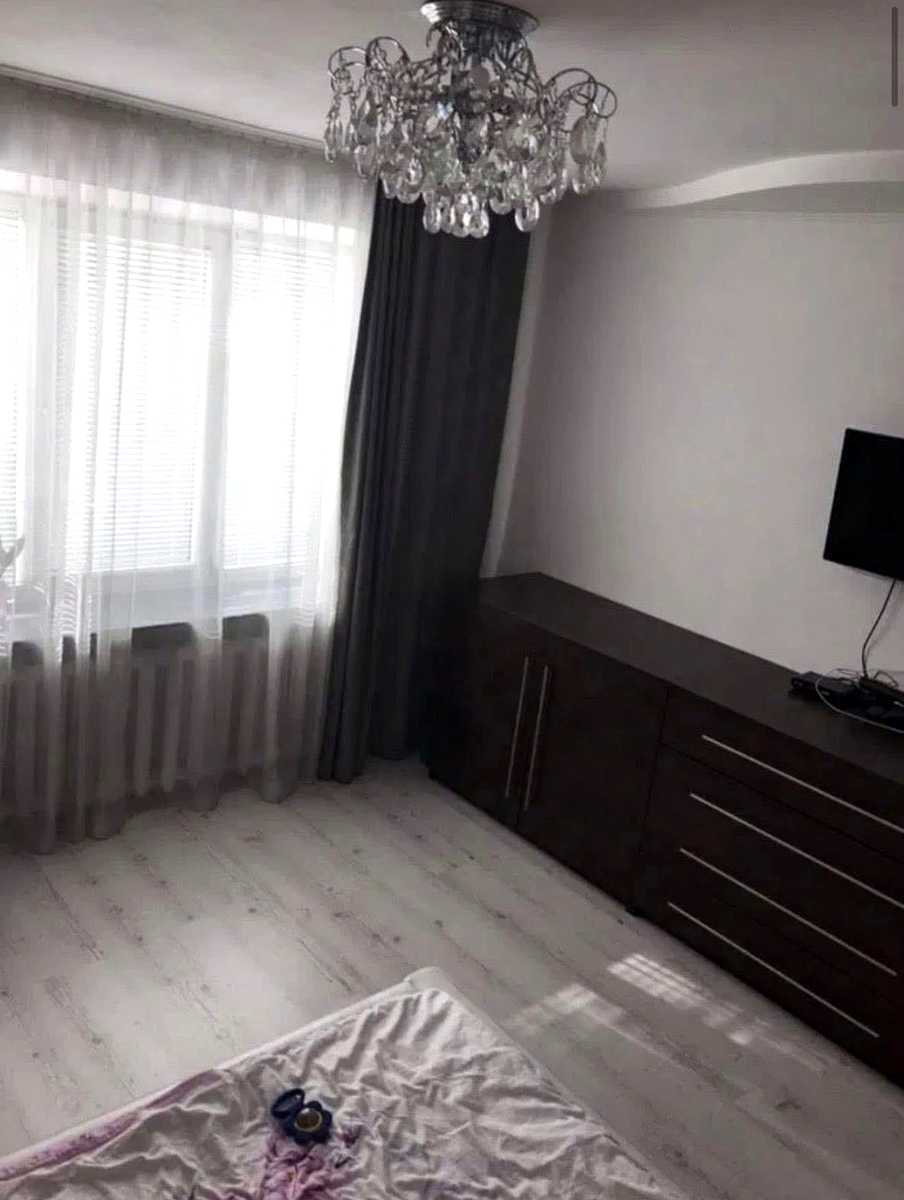 1873699772759898