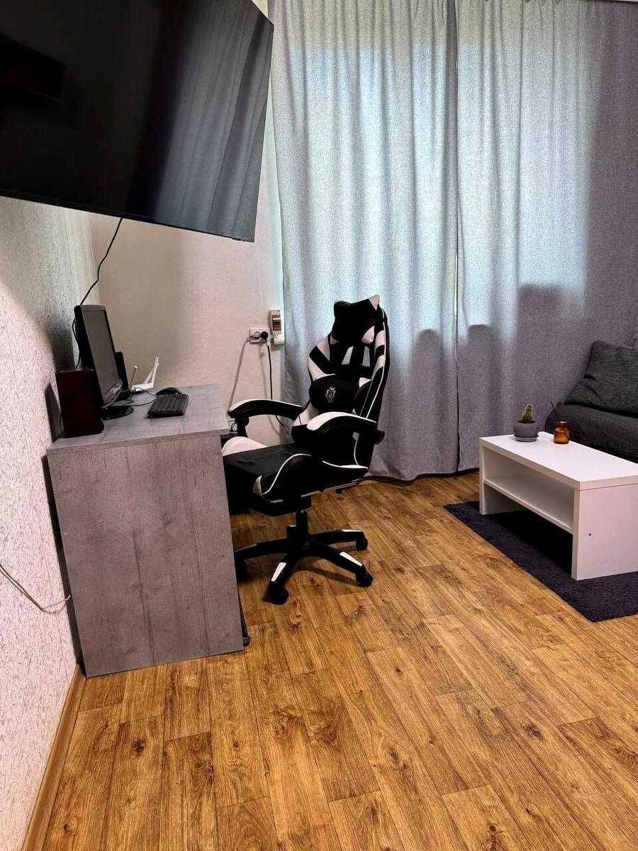 1873747780320537