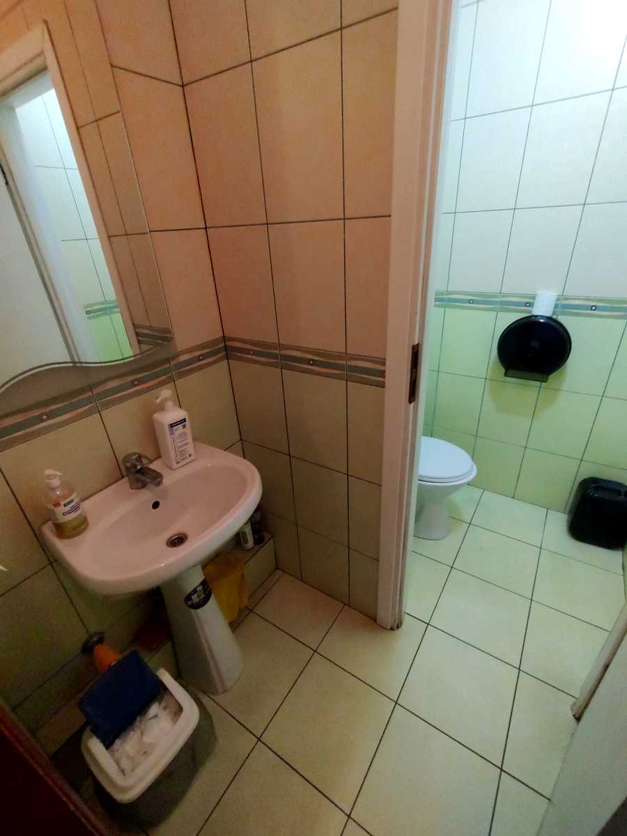 1873748557613152