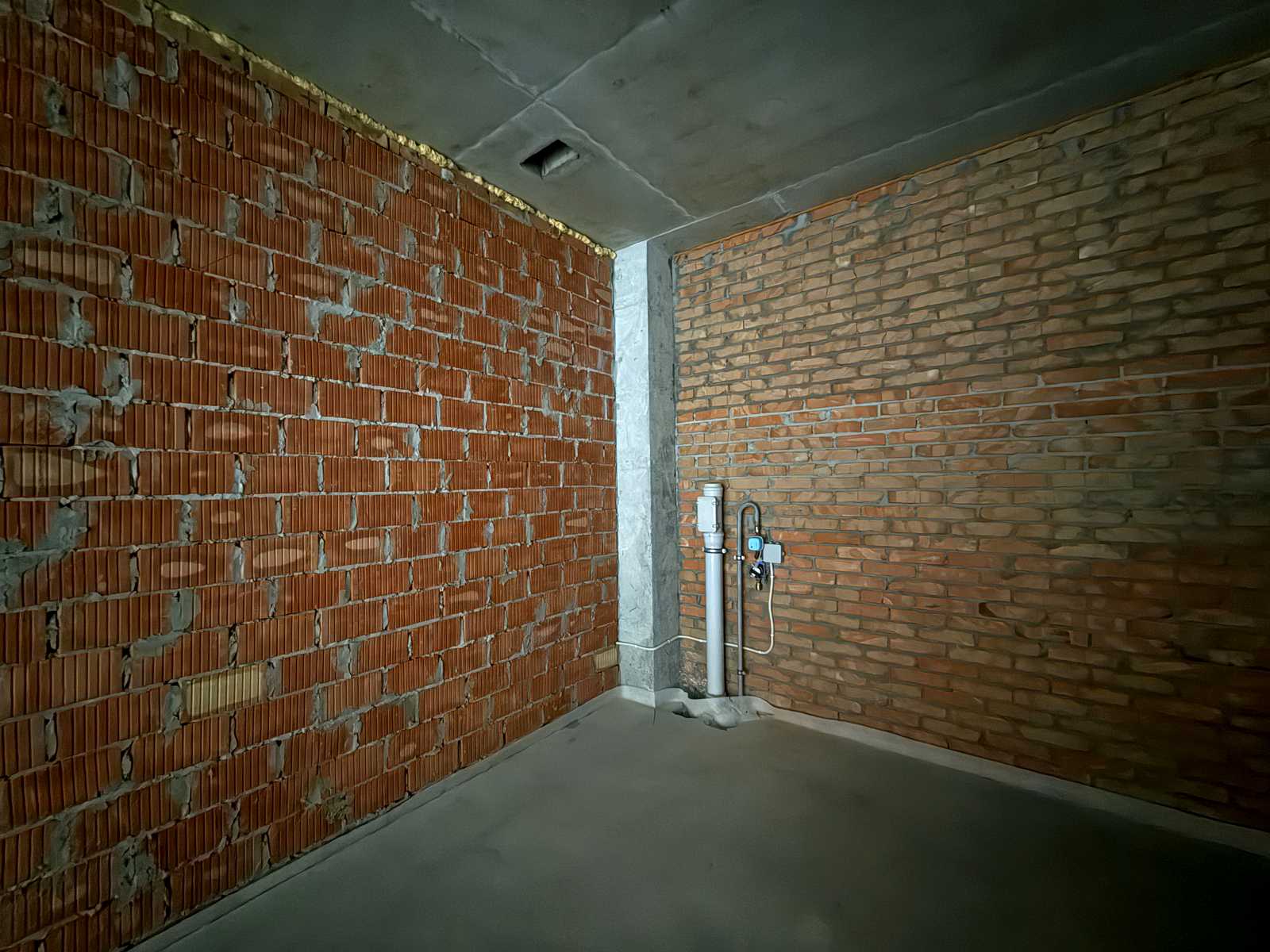 1873752043805898