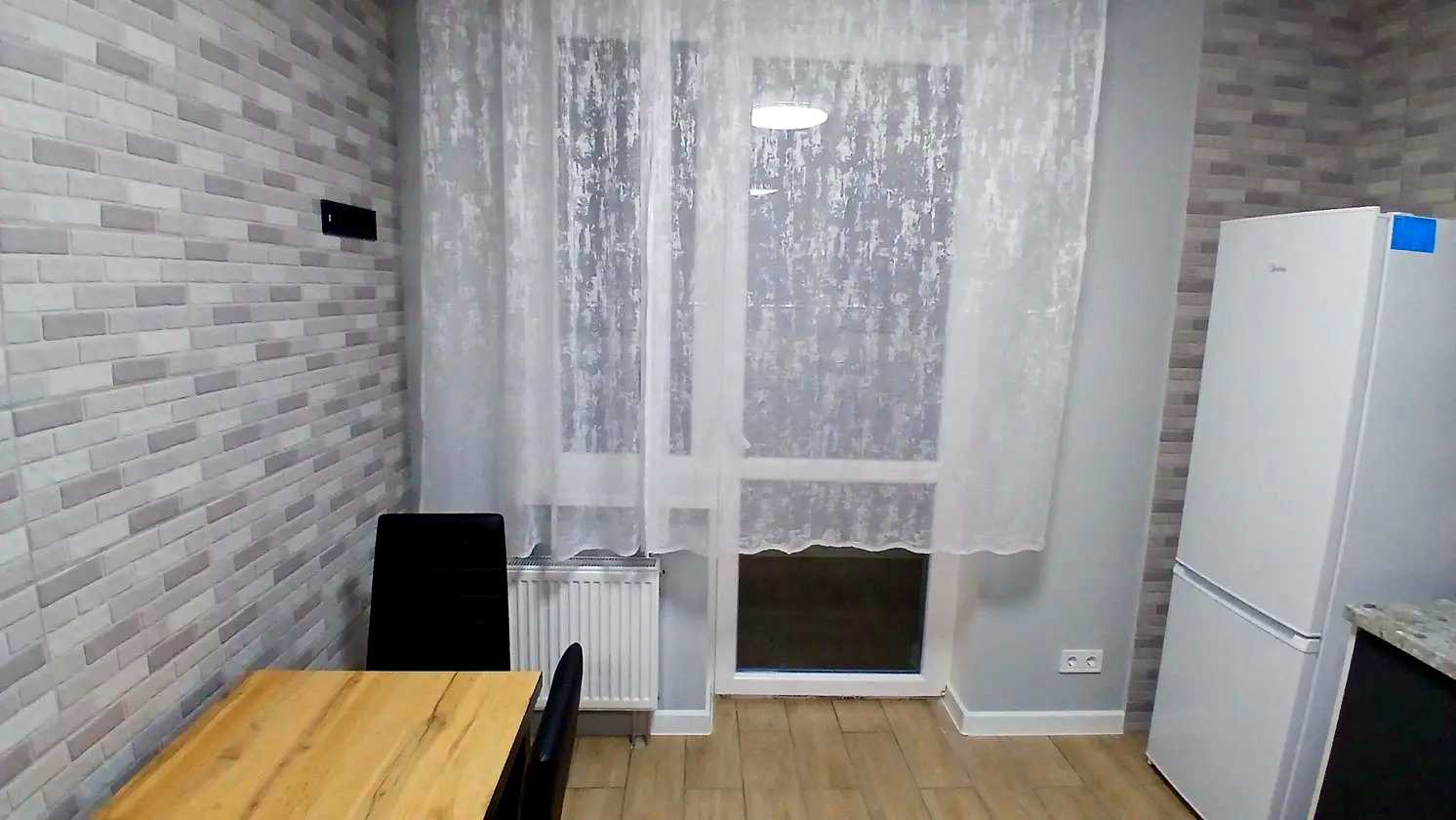 1873754852469917