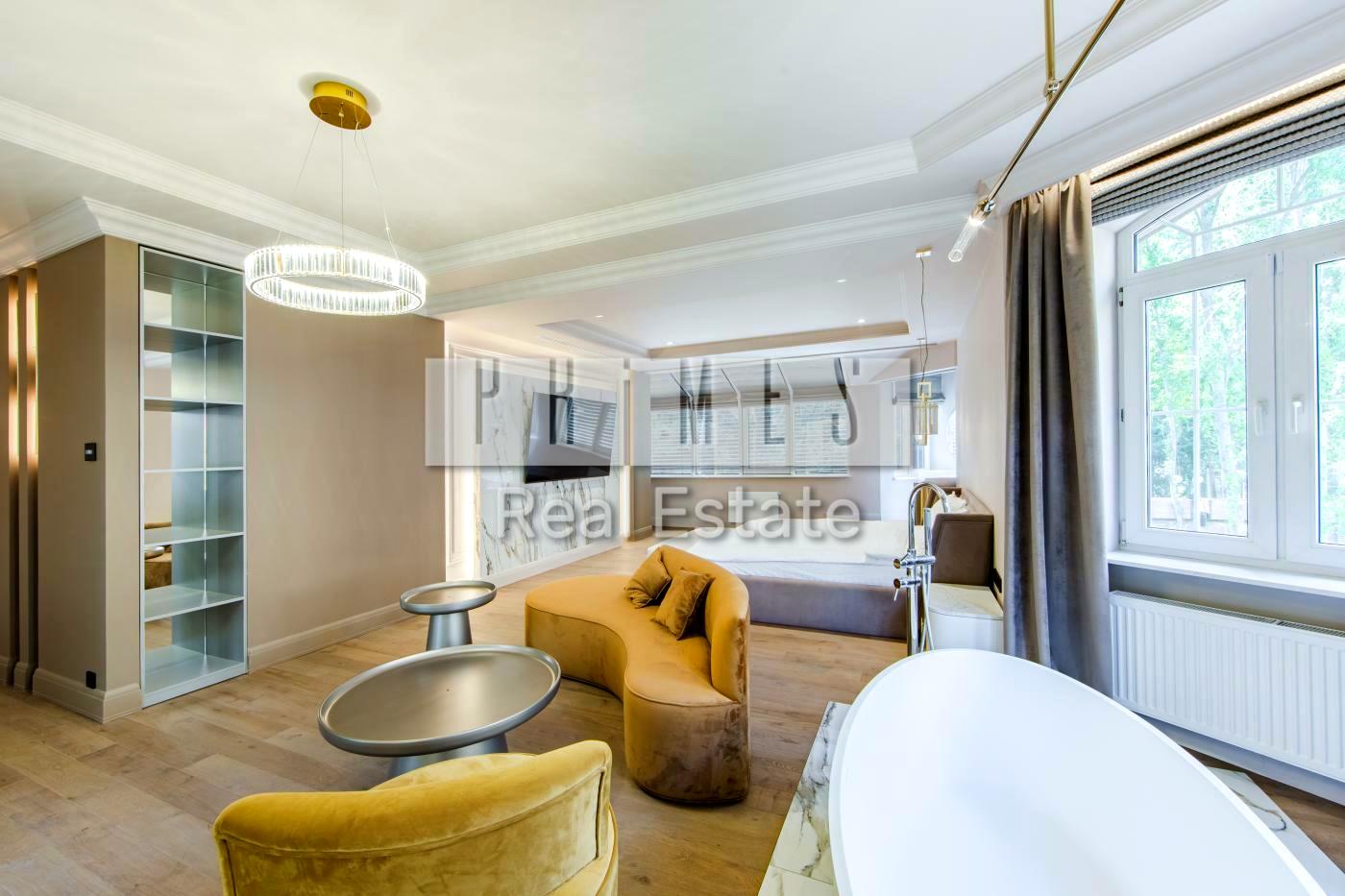 1873755771050255