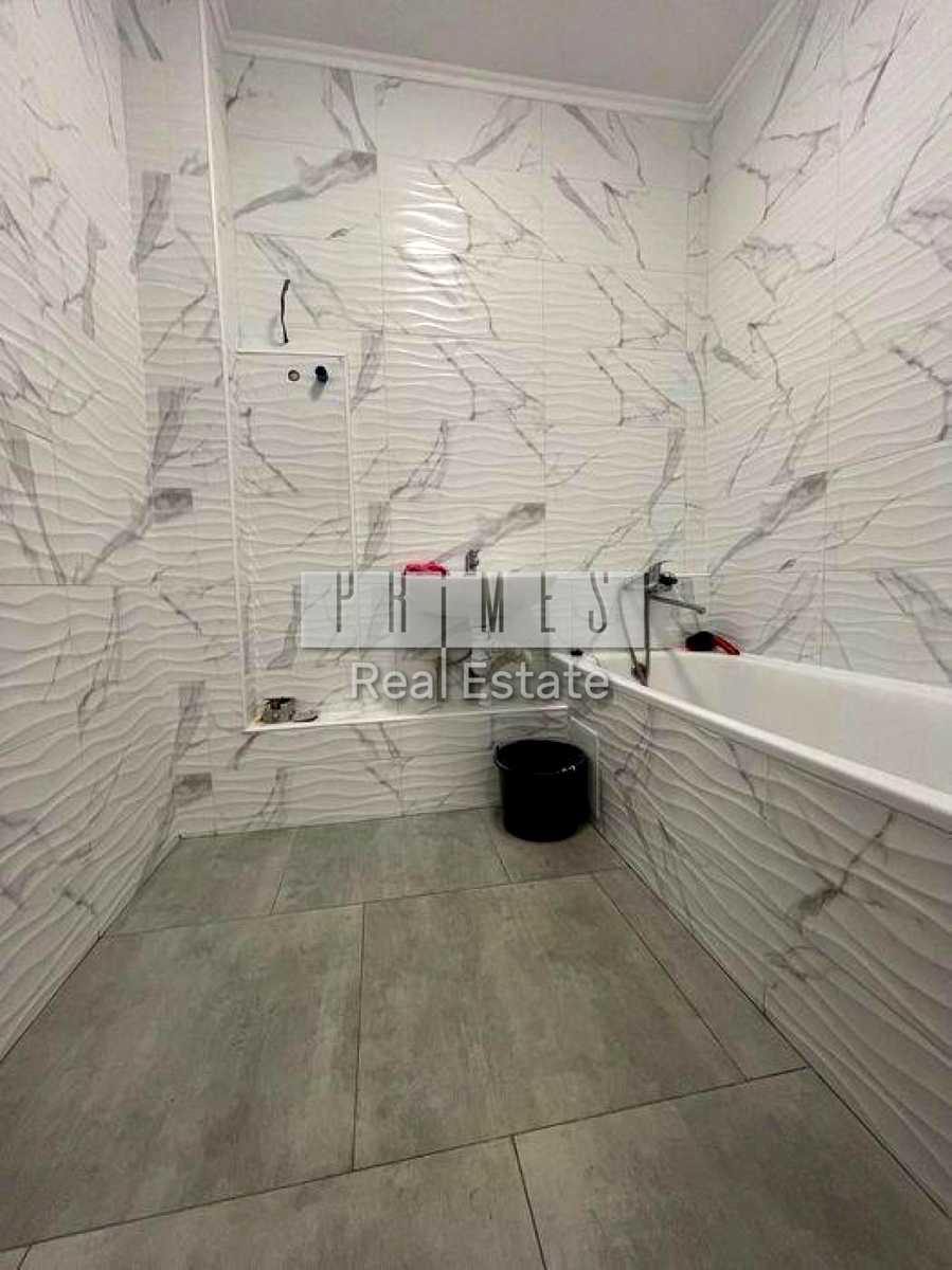 1873761879040400