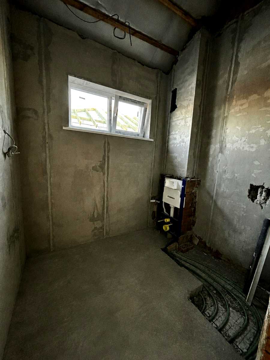 1873767266632303