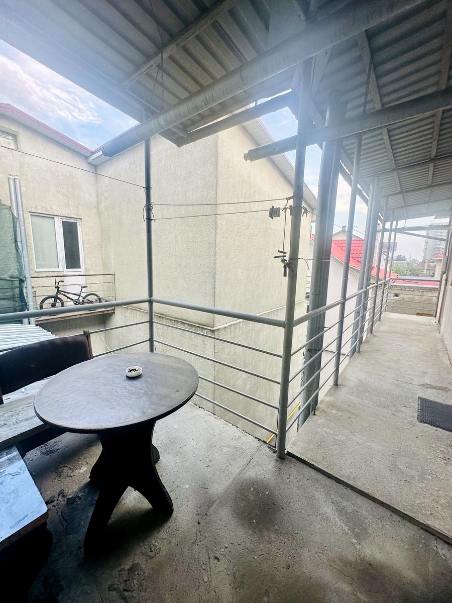 1873773037795399