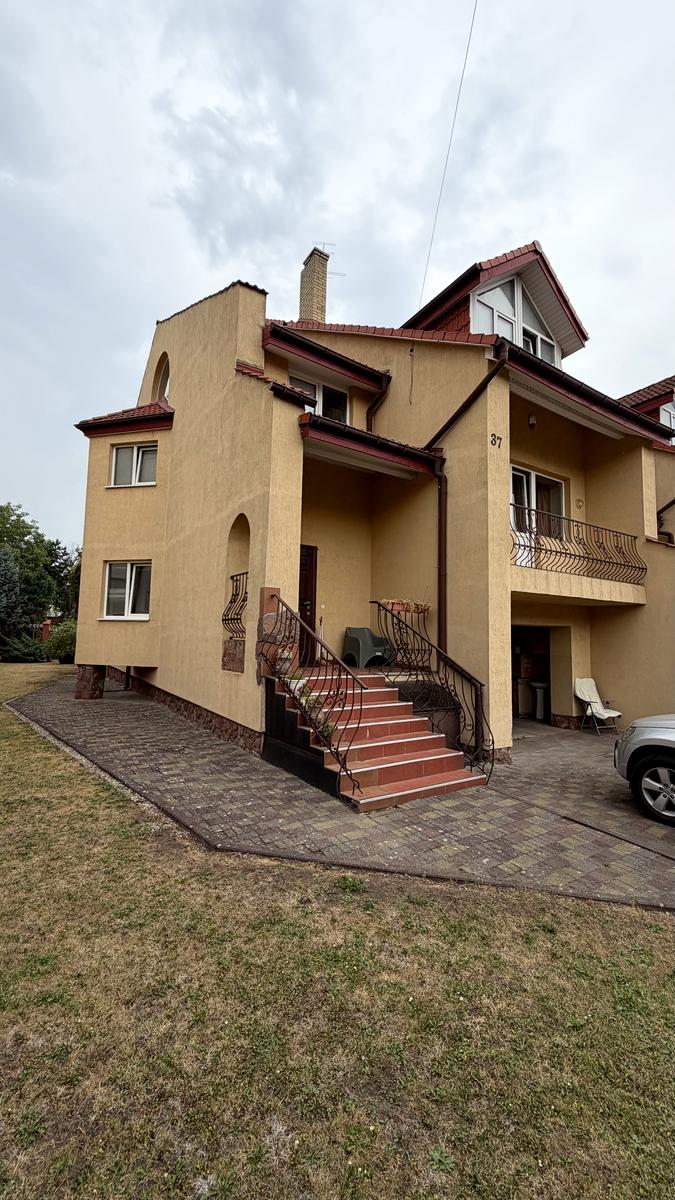 1873777174624895