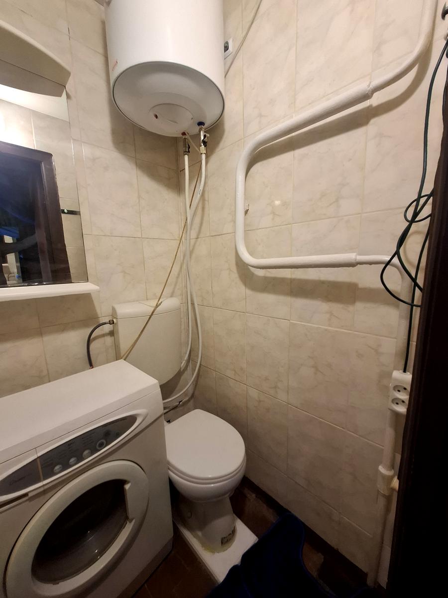 1873786629676590