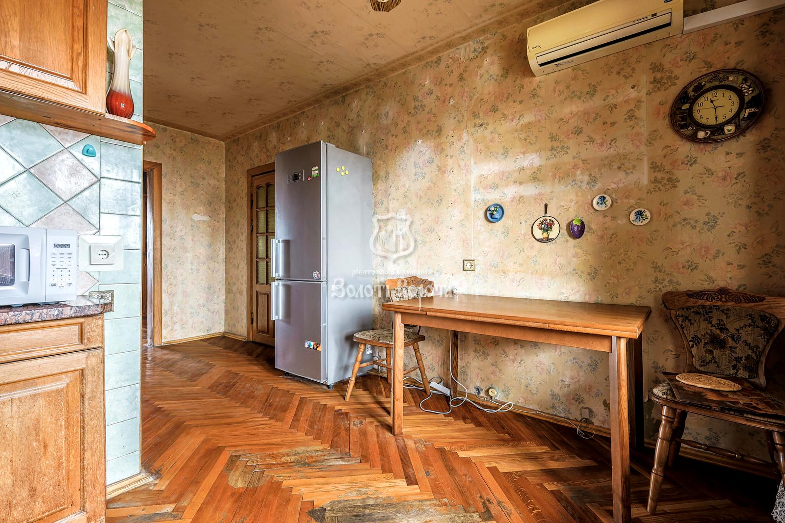 1873788650374856