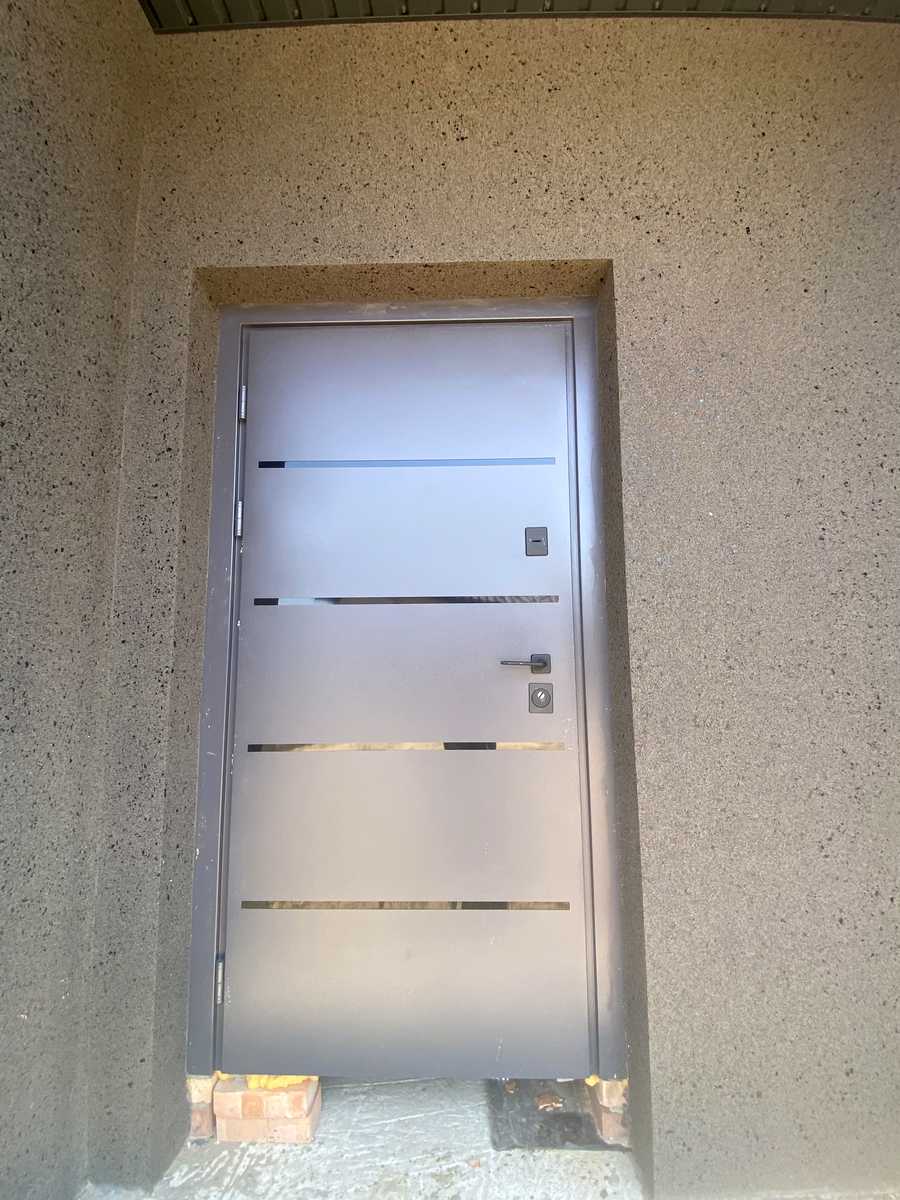 1873805605713558