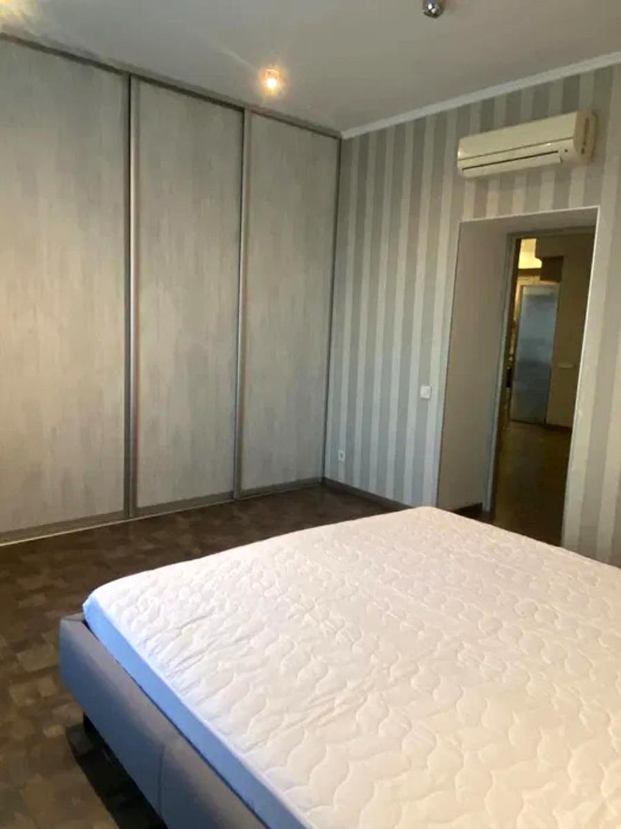 1873833351235707