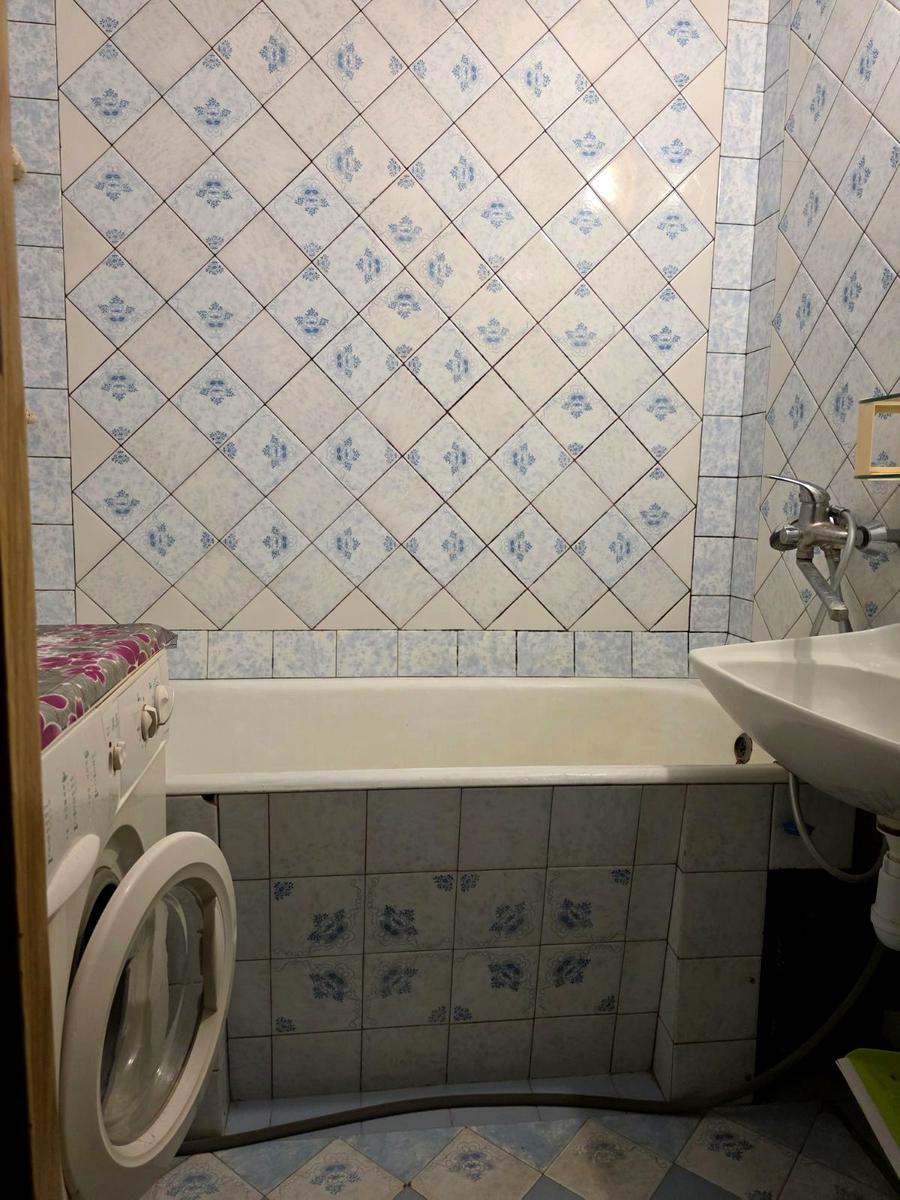 1873836796606575